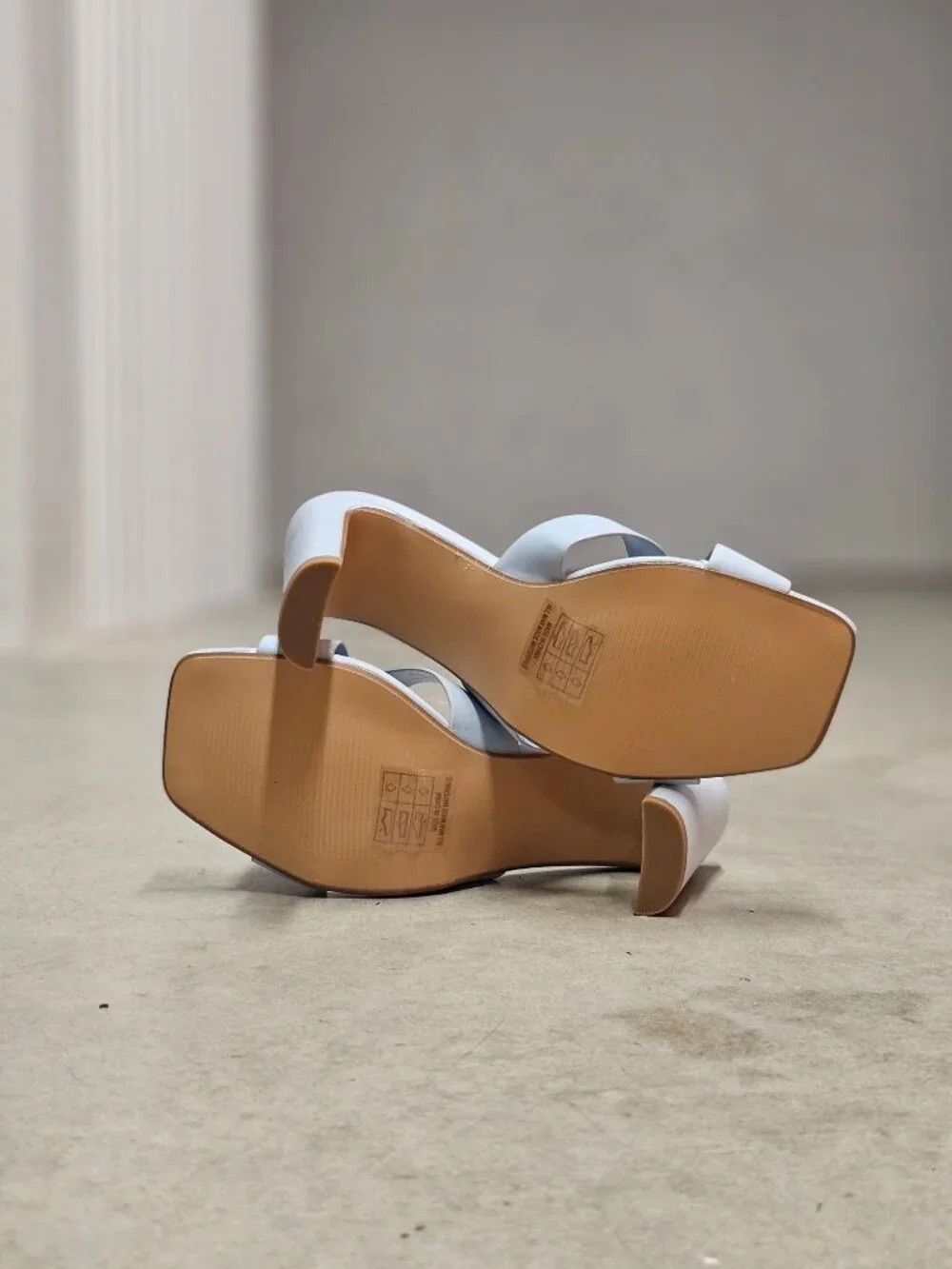 Light Blue Block Heel Sandals With Crisscross Strap Design For Women